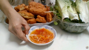 Bánh Mì Tép Tôm Cuốn Rau Sống [VIDEO] và mẹo cách làm