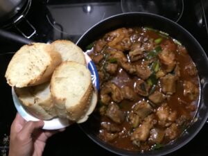 Ai ăn SƯỜN HEO nấu BBQ sauce với BÁNH MÌ + Tuyệt chiêu làm bánh mì nóng [PICTURES, VIDEO]